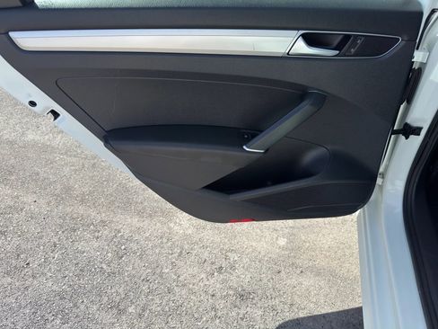 Used 2017 Volkswagen Passat 1.8T S image 6