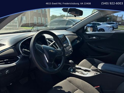 Used 2019 Chevrolet Malibu LT FWD image 10
