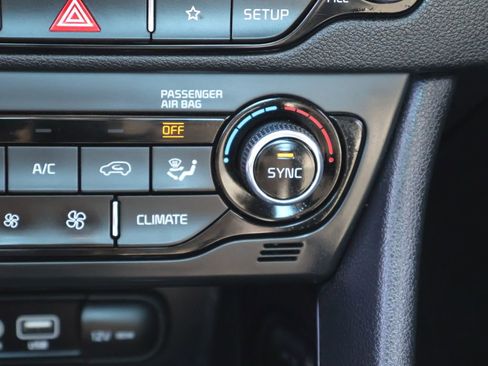 Used 2019 Kia Niro S Touring image 29