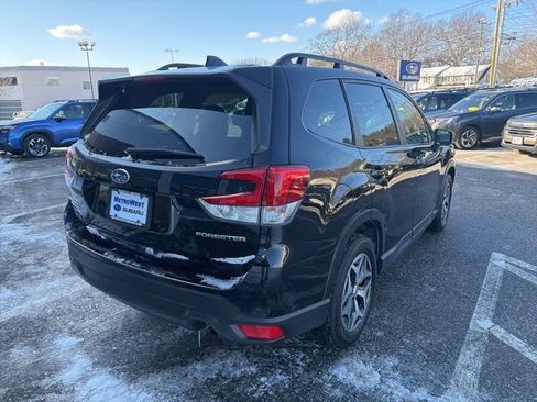 Used 2023 Subaru Forester Premium image 7