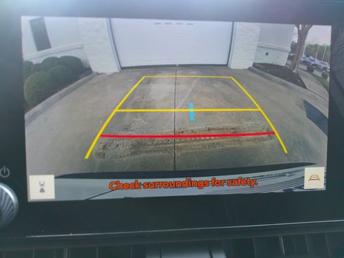 Used 2023 Toyota RAV4 SE w/ Convenience Package image 26