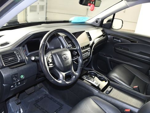 Used 2021 Honda Pilot Touring image 2