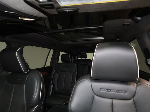 Used 2025 Jeep Grand Cherokee L Summit AWD/4WD image 19