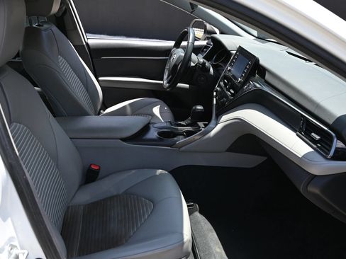 Used 2022 Toyota Camry SE FWD image 10