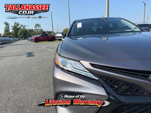 Used 2020 Toyota Camry XSE FWD image 11