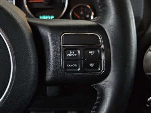 Used 2015 Jeep Wrangler Unlimited Rubicon w/ Connectivity Group AWD/4WD image 12