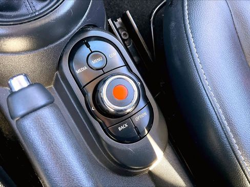 Used 2022 MINI Cooper 2-Door Hardtop image 28