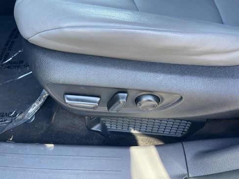 Used 2023 Toyota Sienna XLE image 9