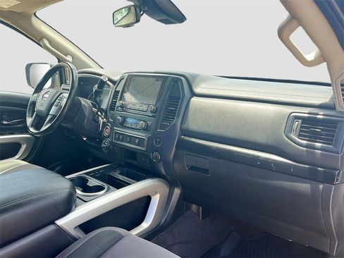 Used 2022 Nissan Titan SV w/ SV Convenience Package image 29