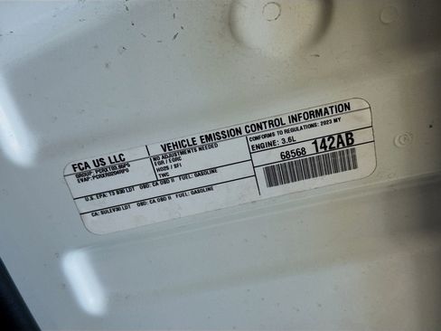 Used 2023 Jeep Grand Cherokee L Laredo image 21