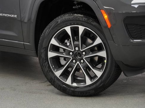 New 2025 Jeep Grand Cherokee Overland w/ Trailer Tow Package image 4