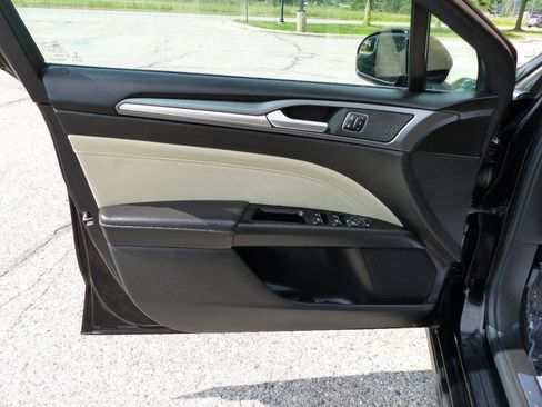 Used 2016 Ford Fusion Titanium FWD image 20