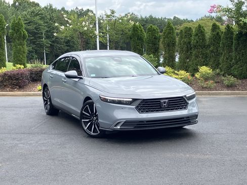 Used 2025 Honda Accord Touring image 2