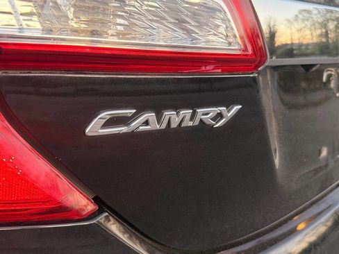 Used 2013 Toyota Camry XLE w/ Leather Pkg image 38