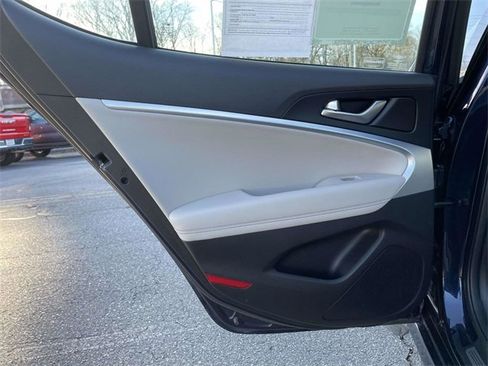 Used 2023 Genesis G70 2.0T image 14