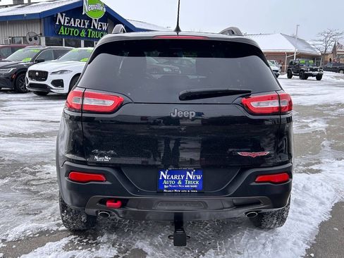 Used 2016 Jeep Cherokee Trailhawk w/ Leather Interior Group image 5