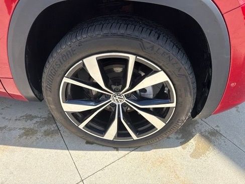 Used 2024 Volkswagen Atlas Cross Sport SEL Premium R-Line AWD/4WD image 9