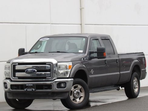 Used 2011 Ford F250 XLT w/ Camper Pkg image 1
