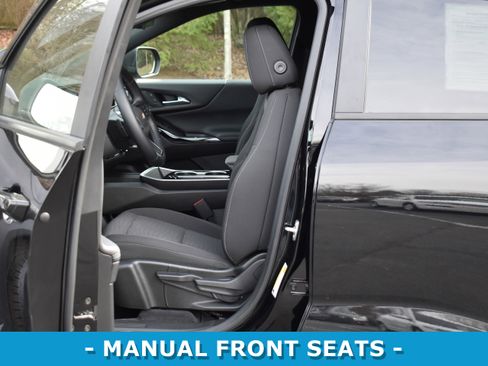 Used 2025 Chevrolet Equinox LT w/ Safety and Technology Package image 4