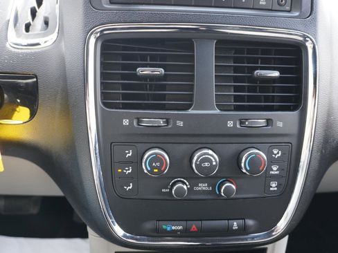 Used 2014 Dodge Grand Caravan SE FWD image 15