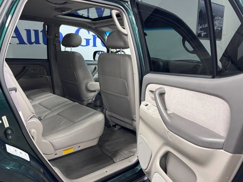 Used 2002 Toyota Sequoia SR5 AWD/4WD image 12