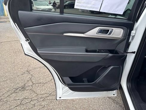 Used 2025 Ford Explorer Active w/ Active Comfort Package AWD/4WD image 18