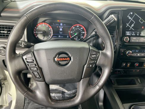 Used 2021 Nissan Titan PRO-4X w/ Pro-4x Convenience Package image 11