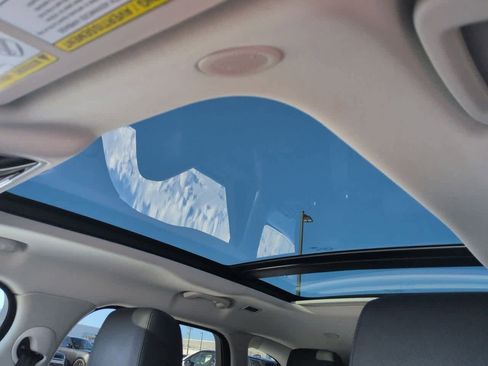 Used 2024 Land Rover Range Rover Velar S image 18