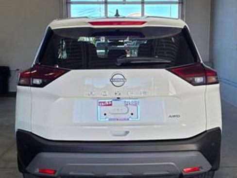 Used 2023 Nissan Rogue S image 4