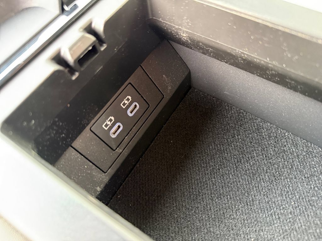 Used 2024 Toyota Prius XLE FWD image 11