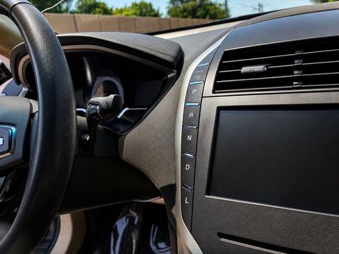 Used 2013 Lincoln MKZ Hybrid FWD image 19