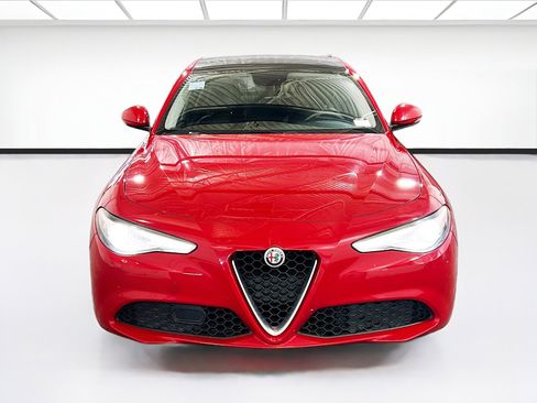 Used 2018 Alfa Romeo Giulia RWD image 2