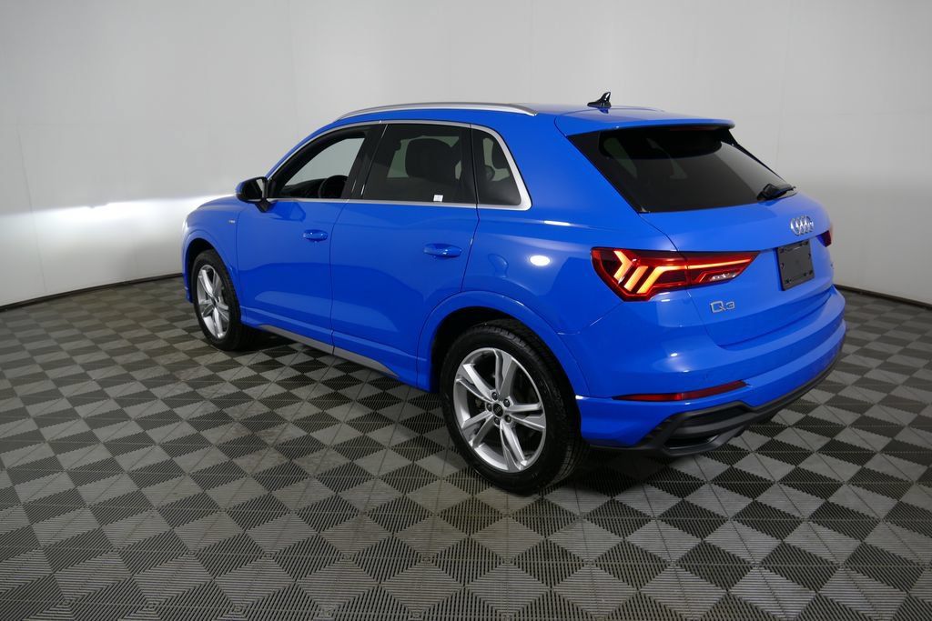 Used 2023 Audi Q3 2.0T Premium w/ Convenience Package AWD/4WD image 5