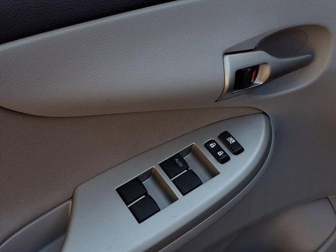 Used 2012 Toyota Corolla LE image 17