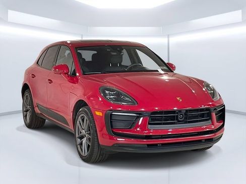 Certified 2026 Porsche Macan AWD/4WD image 9