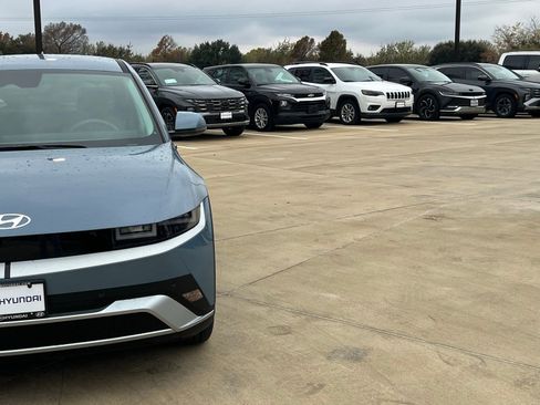 New 2026 Hyundai Ioniq 5 SEL image 3