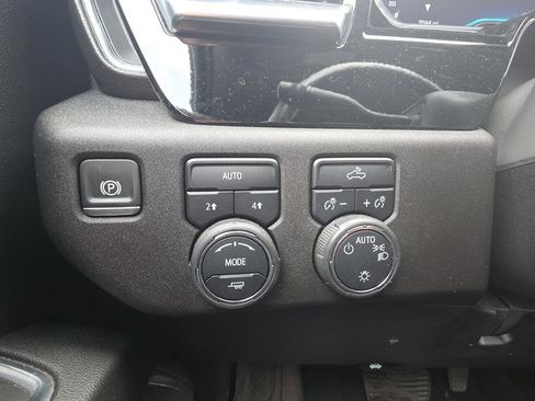 Used 2024 Chevrolet Silverado 1500 LT AWD/4WD image 16