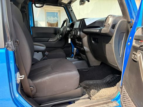 Used 2015 Jeep Wrangler Sport w/ Quick Order Package 24S AWD/4WD image 10