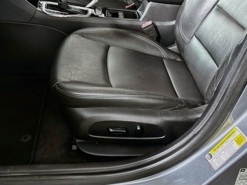 Used 2018 Chevrolet Cruze Premier w/ Enhanced Convenience Package FWD image 20