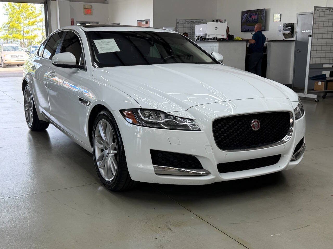 Used 2016 Jaguar XF Prestige AWD/4WD image 1