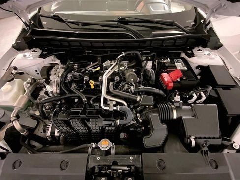 Used 2025 Nissan Altima 2.5 SV FWD image 10