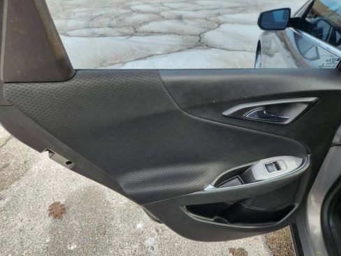 Used 2017 Chevrolet Malibu LT image 11