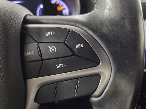 Used 2020 Jeep Grand Cherokee Altitude RWD image 17