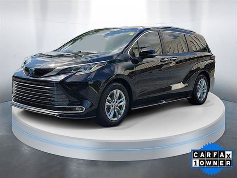 Used 2023 Toyota Sienna Limited FWD image 1