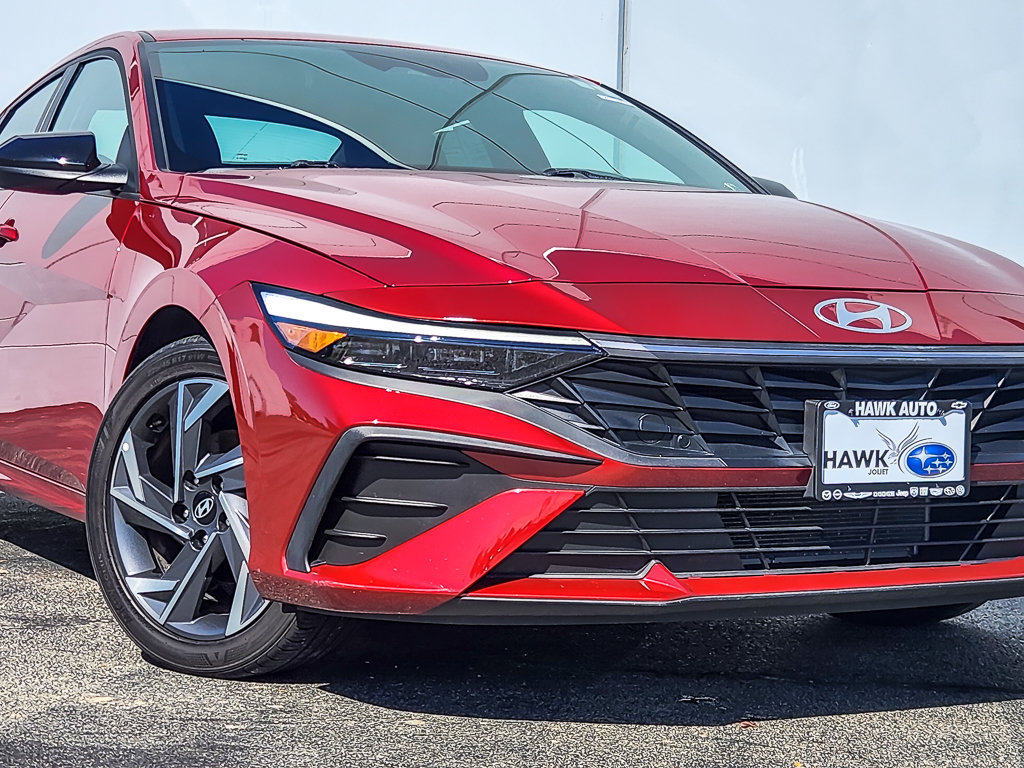 Used 2025 Hyundai Elantra Sport FWD image 2