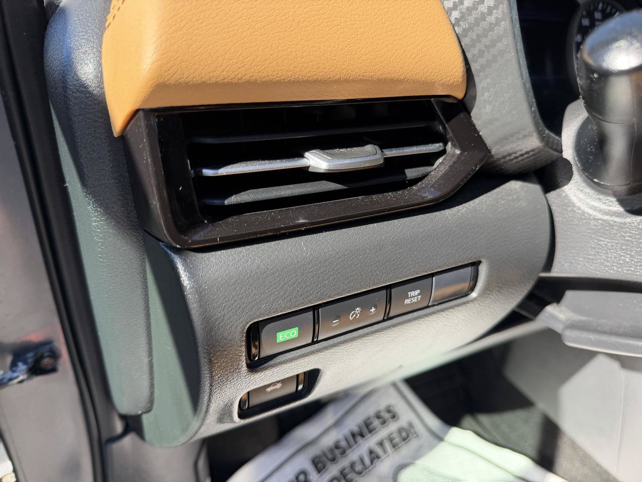 Used 2020 Nissan Sentra SV w/ SV Premium Package FWD image 8