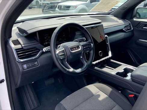 Used 2025 GMC Acadia Elevation AWD/4WD image 13