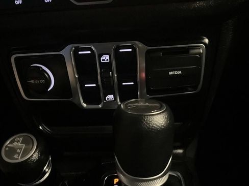 Used 2025 Jeep Gladiator Sport AWD/4WD image 22