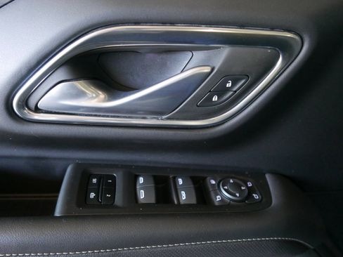 Used 2022 GMC Yukon SLT w/ SLT Premium Package image 19