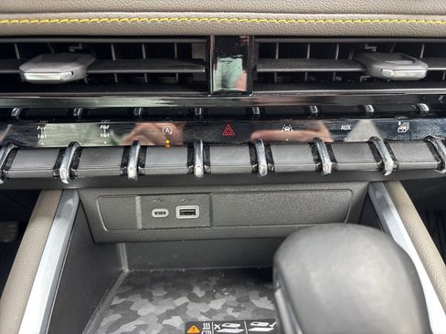 Used 2024 Chevrolet Colorado ZR2 w/ ZR2 Convenience Package III image 26